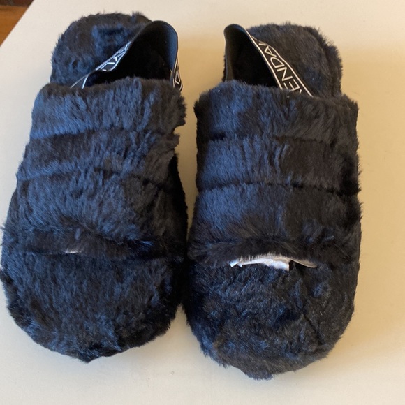 Black open toe slippers size 10 - Picture 2 of 5